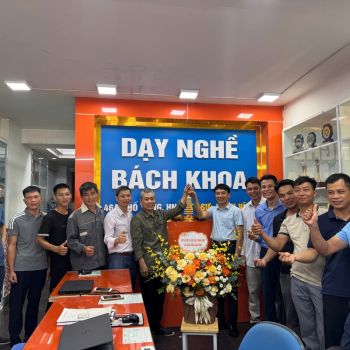 Khoảnh khắc đáng nhớ – học viên khóa điện lạnh Online 3 miền hội ngộ về thăm Thầy Xuân Vĩnh